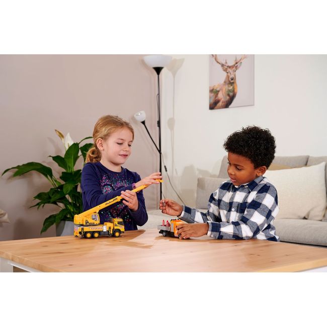 Camion cu macara Majorette Volvo Truck Crane cu lumini si sunete