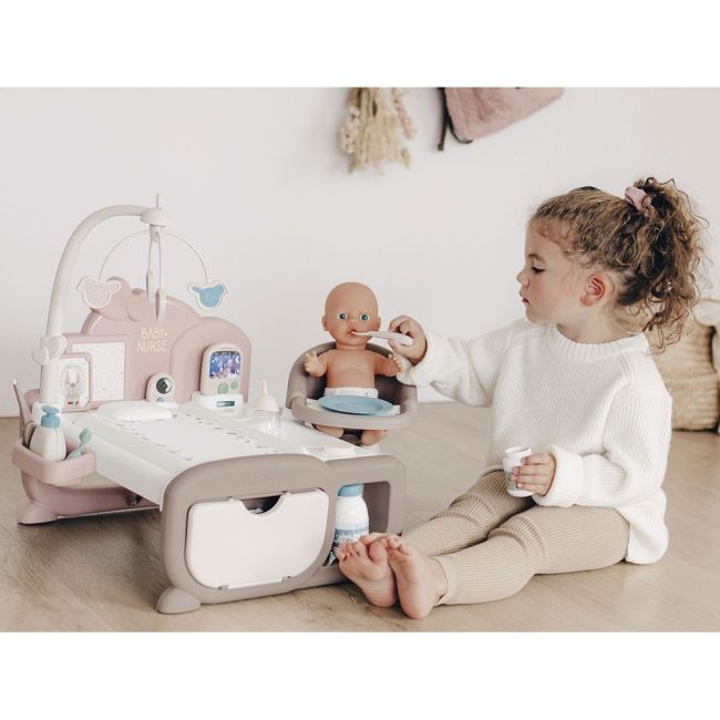Centru de ingrijire pentru papusi Smoby Baby Nurse Cocoon Nursery maro cu papusa si accesorii
