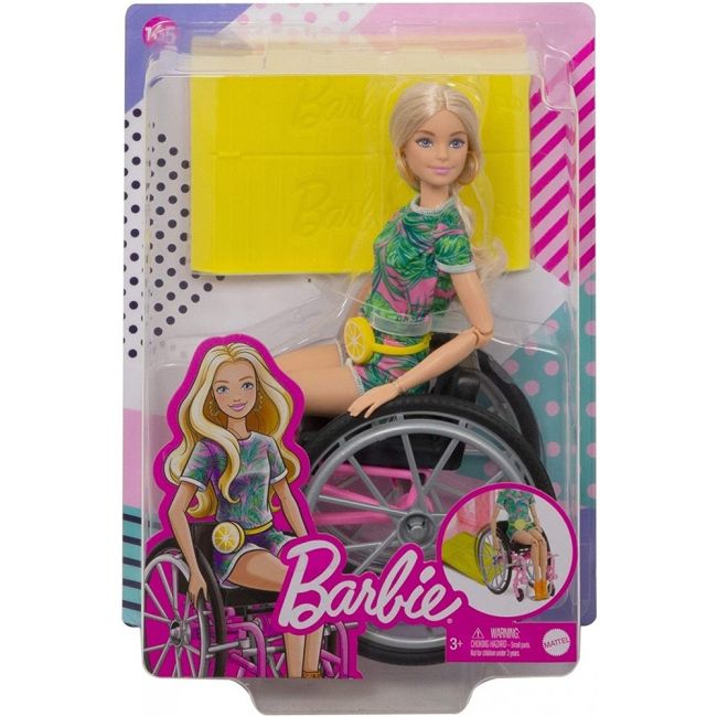 Papusa Barbie by Mattel Fashionistas papusa GRB93 in scaun cu rotile si rampa