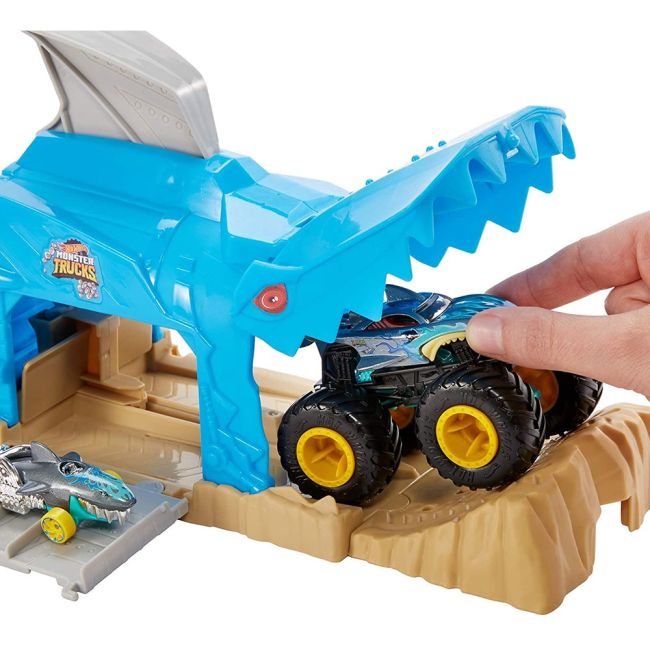 Pista de masini Hot Wheels by Mattel Monster Truck Pit and Launch Shark Wreak cu 2 masinute