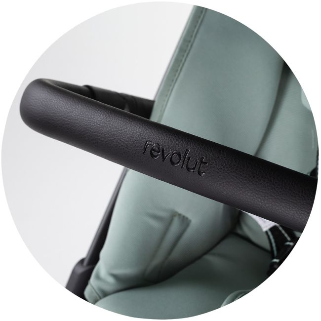 Carucior sport Chipolino Revolut cu sezut rotativ basil